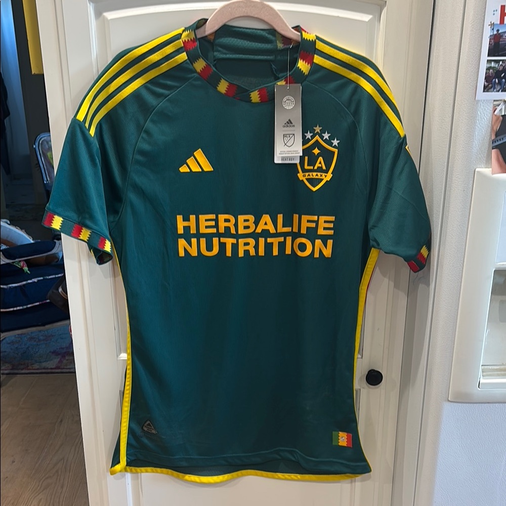 Men’s LA Galaxy Chicharito away jersey XL youth